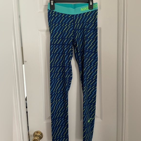 Women’s Nike Pro dri-fit leggings sz. Small - Picture 1 of 3